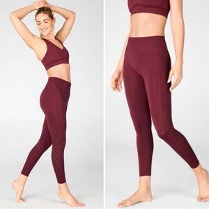 Fabletics SYNC High-Waisted Perforated 7/8 Leggings XS Burgandy Red